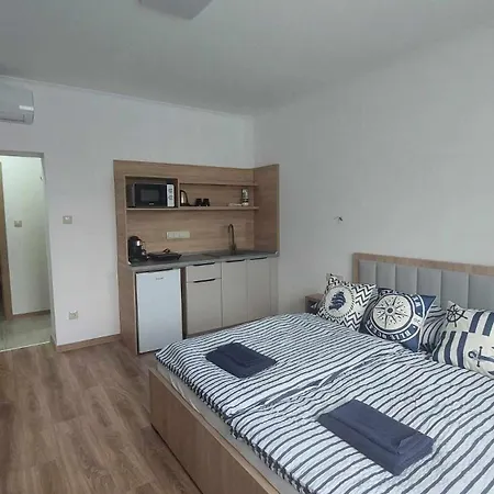 公寓 Riverside Apartmanhaz *
