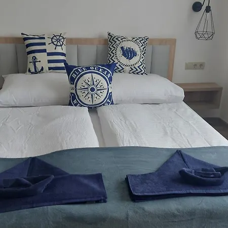 Riverside Apartmanhaz 公寓