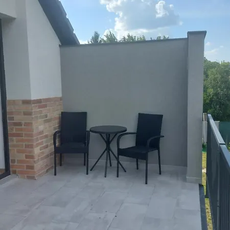 Riverside Apartmanhaz *