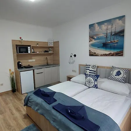 Riverside Apartmanhaz 公寓 久洛