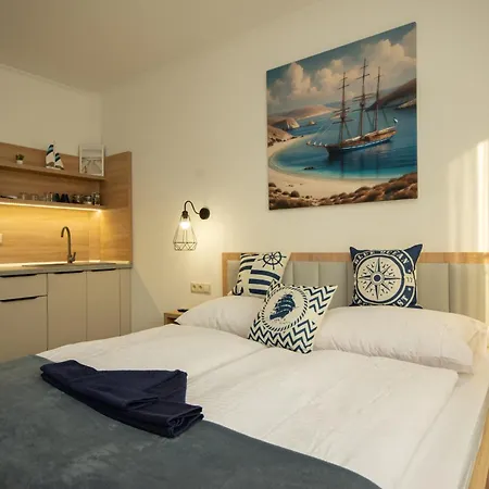 Riverside Apartmanhaz Apartman *