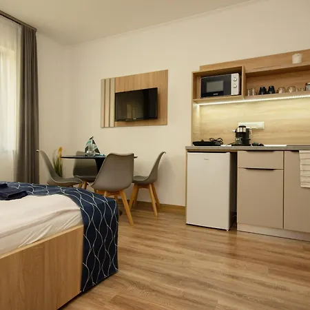 Riverside Apartmanhaz 公寓
