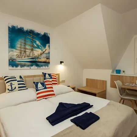 Riverside Apartmanhaz 公寓 久洛