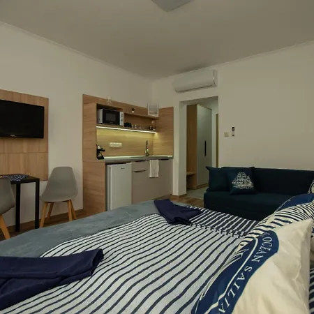 公寓 Riverside Apartmanhaz 久洛