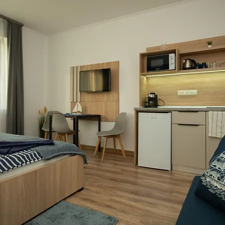 Riverside Apartmanhaz *