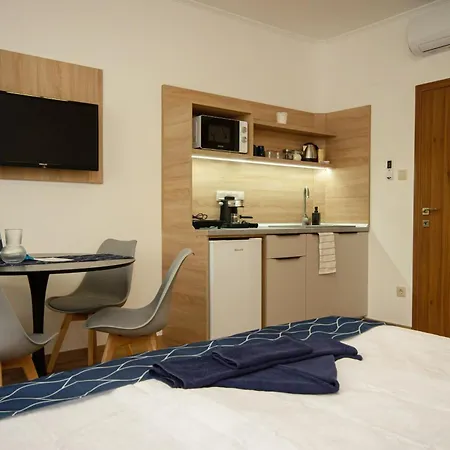Riverside Apartmanhaz *