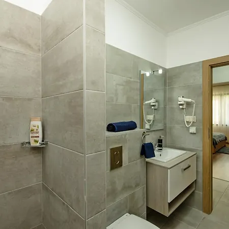 公寓 Riverside Apartmanhaz 久洛