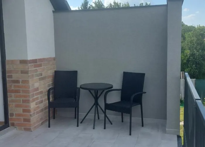 Riverside Apartmanhaz *