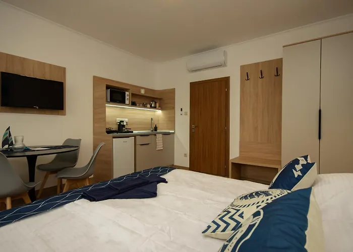 Riverside Apartmanhaz * Jula